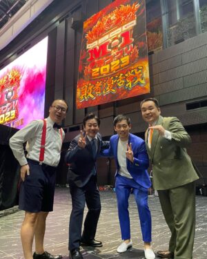 Tsukasa Saitô Instagram - M-1終わった。
令和ロマンおめで頭皮、そして全てのファイナリスト、敗者復活戦を戦った漫才師のみなさん感動と興奮をありが頭皮。
昨日は敗者復活の会場でチャンピオンライブしてました。
すごく広かったけど、みんなそれをモノともせずやってました。ほんと尊敬笑　一枚目は「たかし」が揃ったから撮ろうぜと渡辺さんが言ったので撮りました。僕は無心でした。笑

飛行機と子供の相手であんまりちゃんと見れなかったから今からネタちゃんと見るっと。
明日は大阪で6ステ！！有馬記念もダメだったし頑張ります！！！