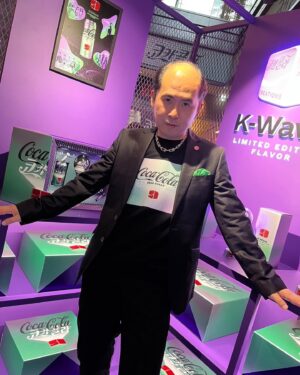 Tsukasa Saitô Instagram - 韓国でコカ・コーラのK-Waveローンチイベントがあったよ！
公式レポーターとして古家さんと世界中から記者が集まるところに行かせていただいたよ！
そしたらなんとJ.Y. Parkさんと、ITZYに会えたよ！
J.Y. Parkとんでもないスタイルだったよ。
笑顔がテレビで見たまんまだったよ！
そしてITZYダンス教えてくれたよ！
Like Magicめちゃくちゃ耳に残る、ダンスチャレンジまたするよ！
きいてね！Stray KidsとITZYとNMIXXとそしてそしてJ.Y. Parkみんな歌う曲やで。
壇上に一緒に上がったフランスのダンサーが踊り上手くてITZYが褒めてたからずっと嫉妬してた斎藤だよ！
日本は3月11日発売だよ！オサレな食べ物もたくさんあったよ！

#pr #コカコーラ #itzy #kwave #likemagic #飛び込もう彼らの世界へ