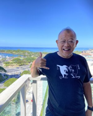 Tsurube Shofukutei Instagram - グルーとドルーＴシャツどう。部屋からマジックアイランドが見えます。