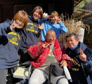 Tsurube Shofukutei Instagram - 大庭、吉近、片山、小川、しずかちゃんの大事なスタッフです。