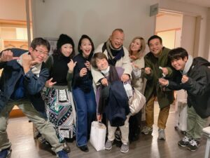 Tsurube Shofukutei Instagram - 新潟、落語会ツァーです。お囃子とスタッフ一同、エエ写真や🤳