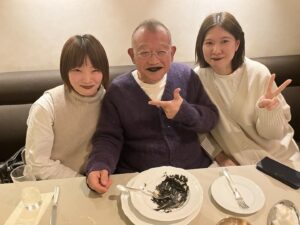 Tsurube Shofukutei Instagram - イカスミパスタ、口、黒なるよ。久しぶりのしずかちゃんとパパのスタッフです。
