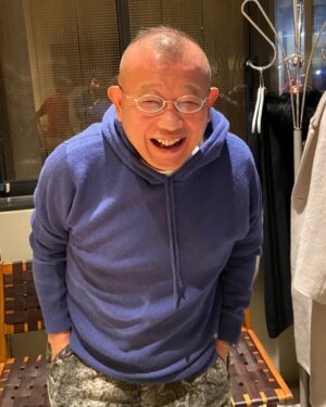 Tsurube Shofukutei Instagram - かさんのママから頂きました、カシミアのパーカー凄い着心地が抜群です。幸せ！