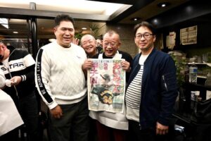 Tsurube Shofukutei Instagram - あいみょんライブ行った人と焼肉屋で会いました。でも今あいみょんから電話、偶然が偶然、凄い。