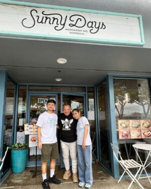 Tsurube Shofukutei Instagram - カパフルの素敵な店サニーデイズで朝食を食べました。やっくんの娘さんの店でした。