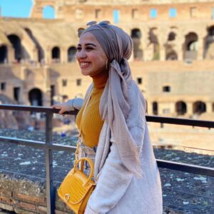 Tua El-Fawwal Instagram - _Der Weg ist lang und so lang muss auch unser Atem reichen._ ~
📸 @imanmeskini 
#thetravelinghijabi  #shetravelsmodestly #travel #traveling #hijabiontour #travellove #wanderlust #aroundtheworld #vacation #summervacation #modestfashion #sun #friends #fun #love #enjoy #life #hamdullilah #greatgod #travels #druck #rome #italy #italylove #laughing #enjoy #alhamdullilah
