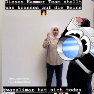 Tua El-Fawwal Instagram - 🇩🇪Ich kann jede Rolle spielen ! 
„Meint ihr nicht es ist Zeit Rollen zu schaffen, die nicht ganze Menschengruppen stigmatisieren?
Irre ich mich wenn ich sage, es ist Zeit Möglichkeiten für Andersmarkierte Schauspieler*Innen zu schaffen, nicht immer stereotypierte Rollen spielen zu müssen? 
Und findet ihr nicht es ist Zeit Gerechtigkeit für ein Zusammenleben zu schaffen, indem niemand aufgrund seiner Herkunft, seiner Religion, seiner Sexualität oder seiner scheinbaren Andersartigkeit benachteiligt wird?“

ES IST ZEIT. Ja, es ist Zeit für all das und noch viel mehr. Diese Kampagne stößt diesen Prozess mit an, dessen Ergebnis es ist, dass ich jede Rolle spielen kann & werde ! 
🌍“ Don’t you think it’s time to create roles that don’t stigmatize whole groups of people? Am I wrong when I say it is time to create opportunities for other-marked actors so they don’t always have to play stereotypical roles? And don’t you think it is time to create a way where we can live together where no one is disadvantaged by their background, religion, sexual orientation or their apparent difference?“ 

Danke an @mtvgermany @wanalimar @moshtarimoshtari @madeleina.aissa @iga_drobisz