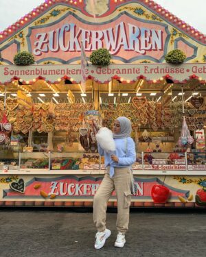 Tua El-Fawwal Instagram - You make my life sweet like cotton candy🎈💘 #blessed #hamburgcity #enjoy #goodtimes #cottoncandy 📸 @lukas.alexander.vh