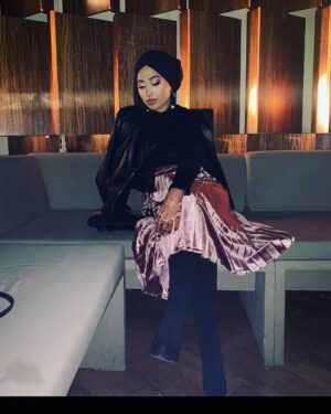 Tua El-Fawwal Instagram - Don‘t. 🔥💁🏻‍♀️ #tb to the Berlinale 2019
~Makeup @berliner_makeup ~Skirt @lia_thebrand