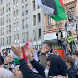 Tua El-Fawwal Instagram - 🇩🇪 Nenn mich die Friedens Kriegsprinzessin🇵🇸🤝💪🏽
🌍 Call me the peace war princess🇵🇸🤝💪🏽 
#freedom #palestine🇵🇸 #peace #peaceful #solidarity #sheikhjarrah #humanity #freepalastine #berlincity #onevoice #standwithsheikhjarrah #standwithpalestine #standwithgaza #vivavivapalastine