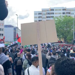 Tua El-Fawwal Instagram - 🇩🇪 Nenn mich die Friedens Kriegsprinzessin🇵🇸🤝💪🏽
🌍 Call me the peace war princess🇵🇸🤝💪🏽 
#freedom #palestine🇵🇸 #peace #peaceful #solidarity #sheikhjarrah #humanity #freepalastine #berlincity #onevoice #standwithsheikhjarrah #standwithpalestine #standwithgaza #vivavivapalastine
