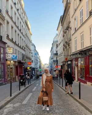 Tua El-Fawwal Instagram - Posing in Paris💥😎 @dreamitcon Thanks for this Weekend, Thanks for having me 🙏🏽💛📸 @carlbagnar 📸 @lukas.alexander.vh #traveling #hijab #hijabfashion #hijabstyle #hijabi #acting #druckcrew #druckfamily