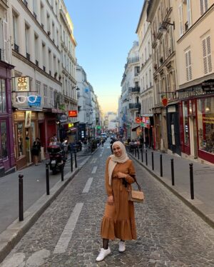 Tua El-Fawwal Instagram - Posing in Paris💥😎 @dreamitcon Thanks for this Weekend, Thanks for having me 🙏🏽💛📸 @carlbagnar 📸 @lukas.alexander.vh #traveling #hijab #hijabfashion #hijabstyle #hijabi #acting #druckcrew #druckfamily