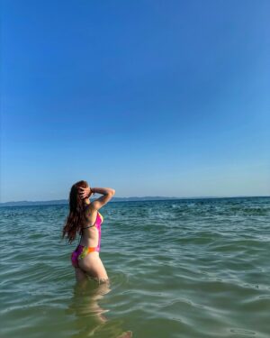 Tuana Gizem Uzunlar Instagram - Kaydırdıkça bir kaç ben bir kaç sahil güvenlik ve Efes’in yasaklanan reklamını görebilirsiniz.