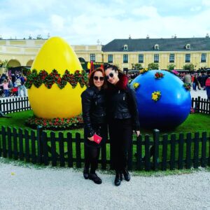 Tuba Erdem Instagram - Canım Burçik le Viyana yı fethettik😍😊
#istanbulmeydansahnesi 
#vaysenmisinbenolan 
#avrupaturnesi 
#vienna
#tiyatroözgürleştirir 
#tiyatroiyidir