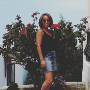 Tuba Erdem Instagram - Gullerin icinden😊😊#tatil #mutluluk #hayat #an #sicak #aileiyidirgüzeldir
