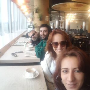 Tuba Erdem Instagram - Ağrı yolları😊#istanbulmeydansahnesi 
#vaysenmisinbenolan 
#tiyatroiyidir  #tiyatroözgürleştirir