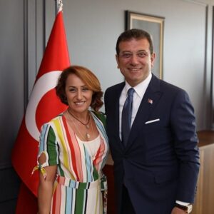 Tuba Erdem Instagram - Bugün Oyuncular Sendikası Yönetim Kurulu olarak İstanbul Büyükşehir Belediye Başkanı Sayın Ekrem İmamoğlu ve çalışma arkadaşları ile biraraya geldik. Kendisine ve ekibine bizleri samimiyetle kucakladıkları ve ağırladıkları için çok teşekkür ederiz. Kültür-Sanat Projelerinde birlikte çalışacağımız için çok heyecanlıyız.
Herşey Çok Güzel Olacak😊
#ekremimamoglu #istanbulbuyuksehirbld