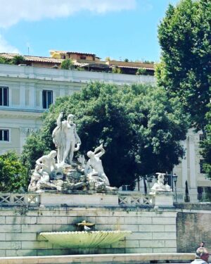 Tuba Erdem Instagram - Roma🫶#travelphotography #fun #italy #holiday #team #teachers #friends