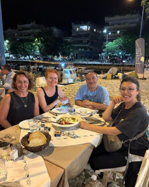 Tuba Erdem Instagram - Karşı kıyı☺️😍😘 #greece #friends #fun #travelphotography #life #happiness