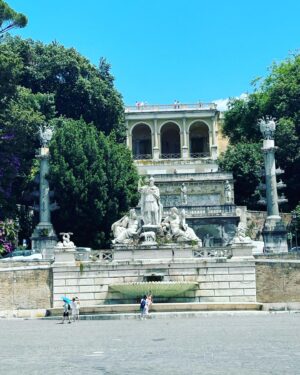 Tuba Erdem Instagram - Roma🫶#travelphotography #fun #italy #holiday #team #teachers #friends
