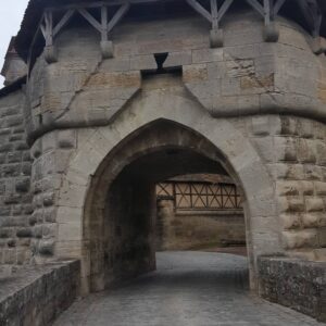 Tuba Erdem Instagram - Germany Rothenburg😍 Mutlaka gidilip görülmesi gereken yerlerden biri. Harry Potter filminin bazı sahneleri burada çekilmiş. Kendinizi bir anda  Ortaçağ da bulabilirsiniz.☺
#germany🇩🇪 #rothenburg
#turne
#istanbulmeydansahnesi