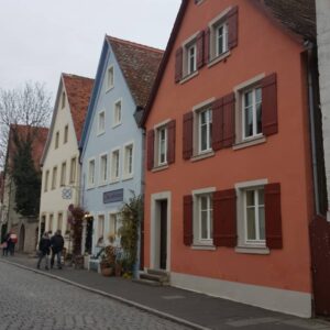 Tuba Erdem Instagram - Germany Rothenburg😍 Mutlaka gidilip görülmesi gereken yerlerden biri. Harry Potter filminin bazı sahneleri burada çekilmiş. Kendinizi bir anda  Ortaçağ da bulabilirsiniz.☺
#germany🇩🇪 #rothenburg
#turne
#istanbulmeydansahnesi