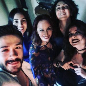 Tuba Erdem Instagram - Birlikte olmak ve üretmek heyecan vericiydi. Sonucu da güzel olur umarım✌Herkese teşekkür ederim.😍😘 #oroborus #kısafilm #film #movie # ekip #kameraarkası #aktress  #aktör #oyun