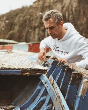 Tugay Mercan Instagram - Zımpara şart 🚣🏻‍♂️