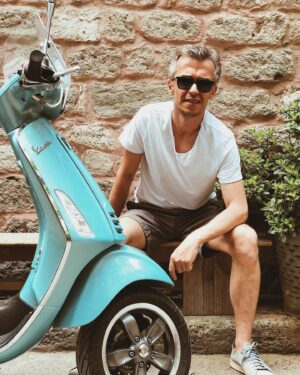 Tugay Mercan Instagram - Bir tur versene 👆🏻😜🛵 #vespa