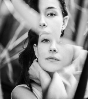 Tuğba Sunguroğlu Instagram - “The garden of the world has no limit except in your mind.”
Rumi.
@tugbasunguroglu 🤍✨

#blackandwhite #paris #tugbasunguroglu #reflection