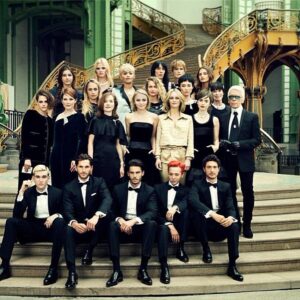 Tuğba Sunguroğlu Instagram - "All the people you see here are friends. They all loved the idea" @karllagerfeld #ChanelCerclePrivé ✨ @chanelofficial