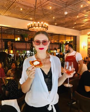 Tuğçe Kurşunoğlu Instagram - Kocaman bir gün🍕🍷❤️
