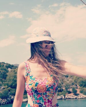 Tuğçe Kurşunoğlu Instagram - Dün bugünden bugün yarından yarında öbür günden bi değişik 👙🏊‍♀️