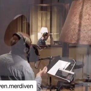 Tülay Günal Instagram - 1 Mayıs kutlu olsun!🎈
#Repost @yuruyen.merdiven with @use.repost
・・・
Yaşasın 1 Mayıs 🌿
Şimdilik kısa bir bölümünü sunduğumuz Boyun Eğmeyenler ft. Genco Erkal, Tülay Günal, Çağdaş Engin 5 Mayıs’ta tüm dijital platformlarda.
• • •
Long live May 1 🌿
The Ones Who Don’t Bow Down ft. Genco Erkal, Tülay Günal, Çağdaş Engin, of which we present just a short fragment for now, will be on all digital platforms on May 5.

BOYUN EĞMEYENLER (THE ONES WHO DON’T BOW DOWN)
Yürüyen Merdiven ft. Genco Erkal, Tülay Günal, Çağdaş Engin
 
Yürüyen Merdiven: Yiğit Özatalay (piyano), Mustafa Kemal Emirel (davul)
Şiirler / Poems: Can Yücel (“Buluşmak Üzere”), Aziz Nesin (“Çocuklarıma”), Nâzım Hikmet (“Aya Gidilecek”)
Beste / Composition: Yiğit Özatalay
Düzenleme / Arrangement: Yürüyen Merdiven
Vokaller / Vocals: Genco Erkal, Tülay Günal
Bas Klarnet / Bass Clarinet: Çağdaş Engin
Kayıt Stüdyosu / Recording Studio: İstanbul Bilgi Üniversitesi Müzik Bölümü Kayıt Stüdyosu, Santralistanbul (2021)
Kayıt ve Editing / Recording and Editing: Tayis Yıldızcı
Kayıt Asistanı / Recording Assistant: Saliha Turan
Stereo Mix & Mastering: Jordi Vidal
Dolby Atmos Mastering: Çağdaş Yarman
Plak Şirketi / Record Label: Bilgi Music Label
Logo: Yiğit Özatalay
Heykel / Sculpture: Meliha Sözeri
Kapak Fotoğrafı / Cover Photo: Baran Sözeri
Kapak Tasarımı / Cover Design: Zahiri Memed Efendi
Kamera / Camera: Çetin Atdemir
Kurgu / Video Editing: Zahiri Memed Efendi
Teşekkürler / Thanks to: Su Yücel, Fikret İlkiz, Nesin Vakfı

#boyuneğmeyenler #gencoerkal #tülaygünal #çağdaşengin #yürüyenmerdiven
