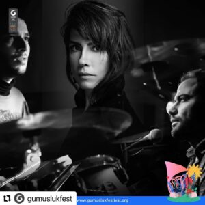 Tülay Günal Instagram - #Repost @gumuslukfest with @use.repost
・・・
İlk kez BU AKŞAM Gümüşlük’te izleyici karşısına çıkıyor! 📣

Üçlünün (davulcu Mustafa Kemal Emirel, piyanist Yiğit Özatalay, oyuncu Tülay Günal) yıllara yayılan dostluğu, ürettikleri ve istemsiz tuttukları hafıza kayıtları sahnede olacak.

Vokal: Tülay Günal
Piyano: Yiğit Özatalay 
Davul: Mustafa Kemal Emirel

🎹💛🎻

🗓️ Tarih / Date: 9 Eylül (September) - 20:30
📍 Etkinlik Yeri / Event Venue: Festival Merkezi
💳 Bilet / Ticket: Biletix & Festival Ofisi (Festival Office)

#19GümüşlükFest #GümüşlükteMüzikVar #NLkulturTR #NLinTurkey #InstitutFrançaisİzmir @nlinturkey @institutfrancaisdeturquie @bodrumbel @yuruyen.merdiven @tulaygunal9 @yigitozatalay @kemalemirel