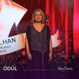 Tümay Özokur Instagram - @serpiltamur , 25.Sadri Alışık Tiyatro & Sinema Oyuncu Ödülleri’nde “Çolpan İlhan Sanata Değer Katan Kadınlar Ödülü”nü aldı. ✨🏆