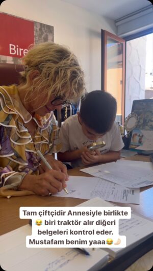 Turgay Başyayla Instagram - @mustafaarenbasyayla #traktör hayırlı olsun 13 yıl sonra kullanırsın artık🤣 @newhollandagtr @denizbank #çeşme #büyütec #evrakkontrol