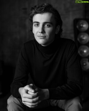 Ty Doran Instagram - I’m an actor. Posting new headshots on instagram is what we do.

Shot by the wonderful @gersonlopes_photographer whose lovely white sweater that is