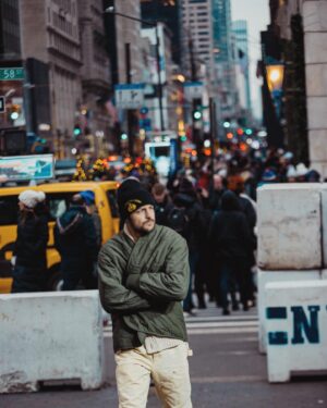 Tyler Hynes Instagram - 🍎
.
What’s your favourite New York City film? 
.
📷 @joshuashultz