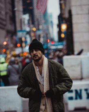 Tyler Hynes Instagram - 🍎
.
What’s your favourite New York City film? 
.
📷 @joshuashultz