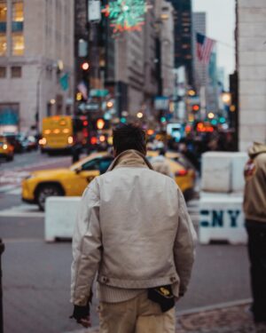 Tyler Hynes Instagram - 🍎
.
What’s your favourite New York City film? 
.
📷 @joshuashultz