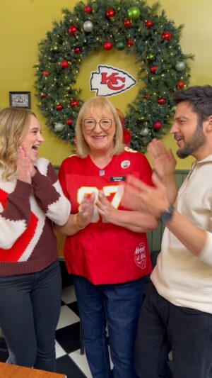 Tyler Hynes Instagram - Look who’s joining @hunterking and @tyler_hynes in #HolidayTouchdown: A @Chiefs Love Story! Please welcome America’s football mom @donnakelce to the cast. Don’t miss the world premiere later this year during #CountdownToChristmas. 🏈🎄