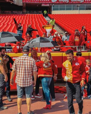 Tyler Hynes Instagram - A week like no other because of you. Thanks to everyone who stopped by to be in the movie or talk about it. To all the local talent filling our stadium and bringing a spirit only you can bring in KC, thank you 🤍🙏🏻 . The week was hot, and it had nothin to do with the temperature ;) 

And thanks mama Kelce for the ✨ pics and making me sneak a note into Trav’s locker. 

@hunterking @donnakelce @mecolehardman4 @clyde_22 @georgekarlaftis @putchfilms @ed_begley_jr @baderdiedrich @trey_smith @chiefscheer @jennabhager ( missing our pic 😔 ) @laraekrug @mrsjp24 @mrsjennylatz @atipam @graciehunt @avahunt @lhdhallmark @anniehowellpr @candicemeghan @taterasme @dabbot1 @kikuejewels @angelamegrey @djhindustani the list goes on…tag me below and I’ll add 🤍

In these pictures or not, you know who you are…the love is real 🤍

More fun to come… ;) 🏉 @chiefs  @hallmarkchannel 🎄 #holidaytouchdown