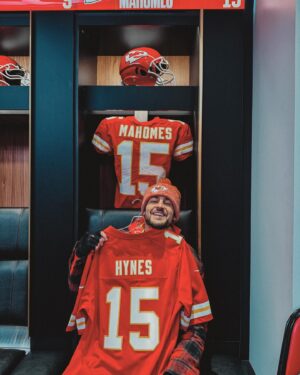 Tyler Hynes Instagram - Red 👑dom baby ❤️‍🔥 @chiefs 

#chiefskingdom 

Who’s got it?
