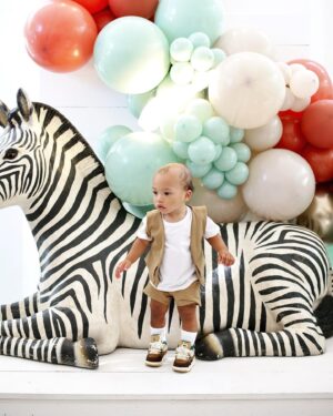 Tyler Lepley Instagram - KING OF THE JUNGLE 🦁 

I love you son, Happy 1st Birthday! 

Venue : @thejulianahtx