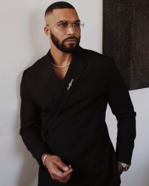 Tyler Lepley Instagram - Different Bracket 

Nominee: @naacpimageawards 

PR: @initiativepr 

Stylist: @benjaminholtrop 

Suit: @grayscaleic 

Boots: @brunomagliofficial

Jewelry: @cartier @metalnior