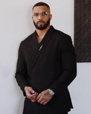 Tyler Lepley Instagram - Different Bracket 

Nominee: @naacpimageawards 

PR: @initiativepr 

Stylist: @benjaminholtrop 

Suit: @grayscaleic 

Boots: @brunomagliofficial

Jewelry: @cartier @metalnior
