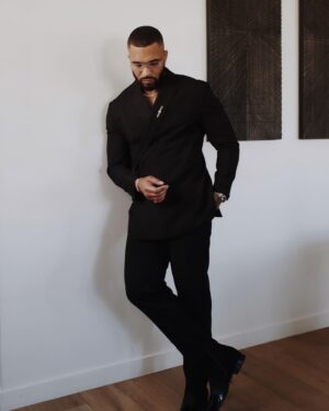 Tyler Lepley Instagram - Different Bracket 

Nominee: @naacpimageawards 

PR: @initiativepr 

Stylist: @benjaminholtrop 

Suit: @grayscaleic 

Boots: @brunomagliofficial

Jewelry: @cartier @metalnior