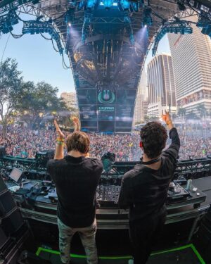 Tyler Marenyi Instagram - Made it to Miami for less than 24 hrs!! 

Got to premiere a brand new song with @dimension & @subfocus at @ultra 

Then played my first ever b2b with my brother @woolimusic 

Even had the legend @mougleta come out to sing my unreleased collab with @liquidstranger 

Perfect way to end MMW 🔮
